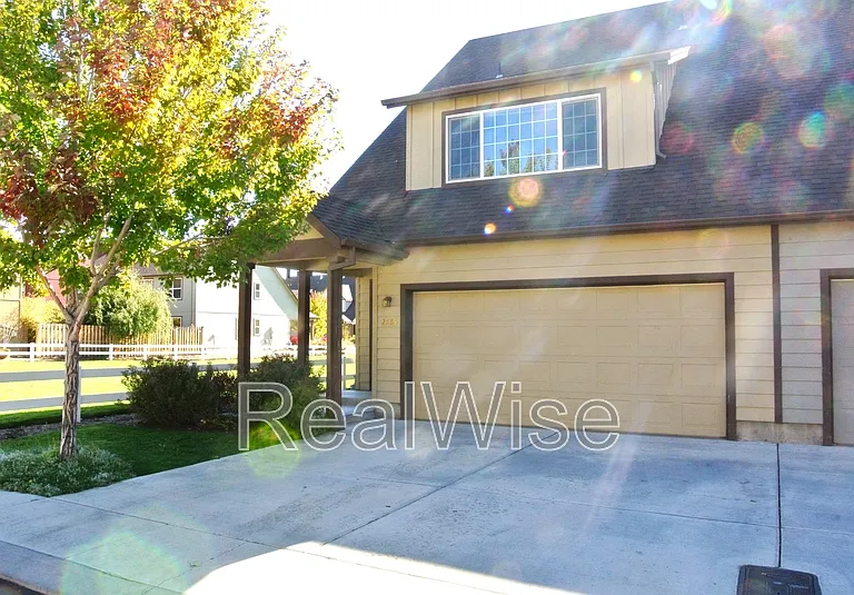 2885 SW Indian Cir — Photo 3
