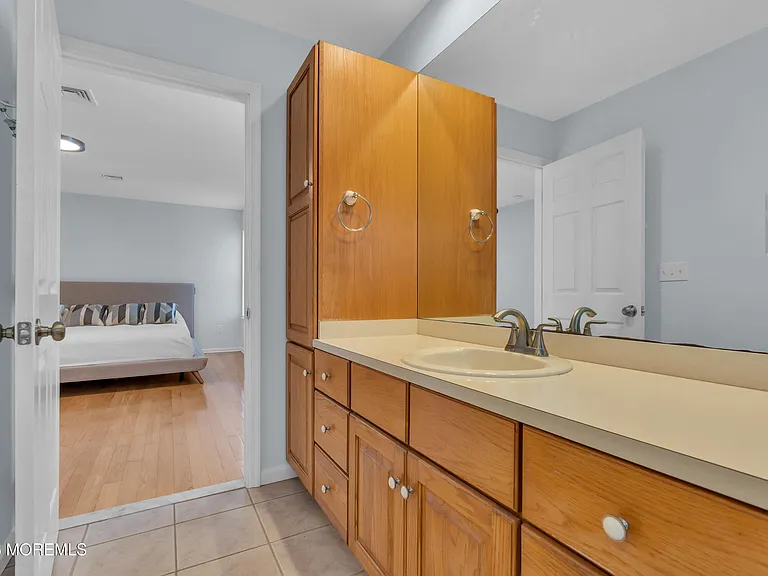 412 Broadway — Photo 25
