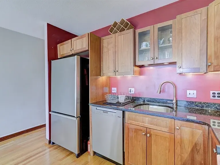 231 Main St #3 — Photo 3