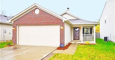 Move in ready, 3 bedroom, 2 full bath home. Maintenance free - updated flooring and paint.  Huge back yard, don't miss!!!