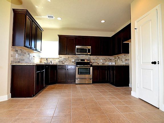 5th image of 7718 Veranda Dr