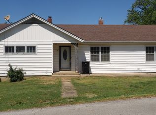 606 Bohn St, Rosiclare, IL 62982