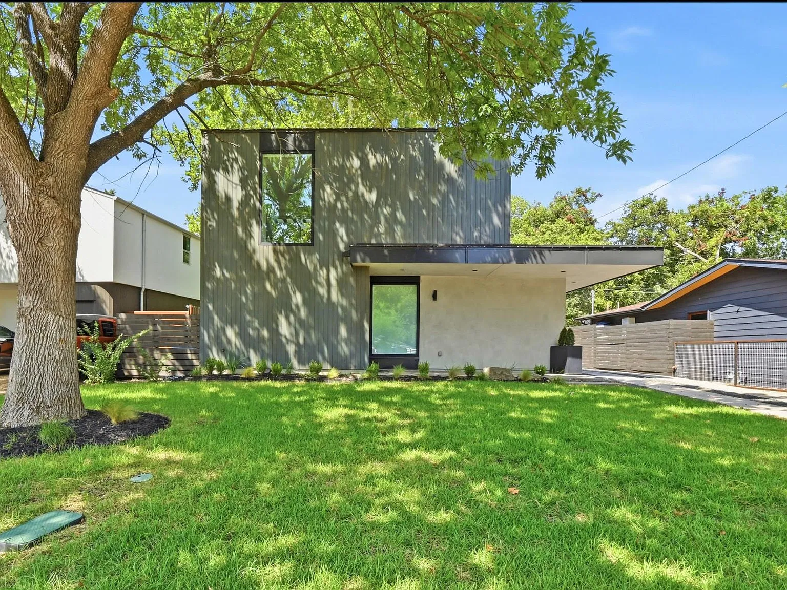 3 bed, 3.0 bath, 2450 sqft, $6,500 — Photo 1