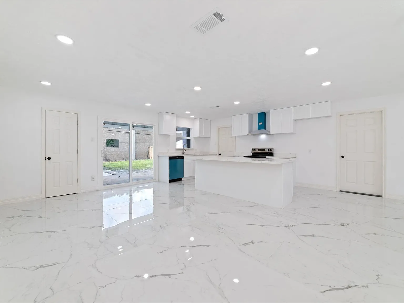 5 bed, 4.0 bath, 2227 sqft, $2,400 — Photo 1