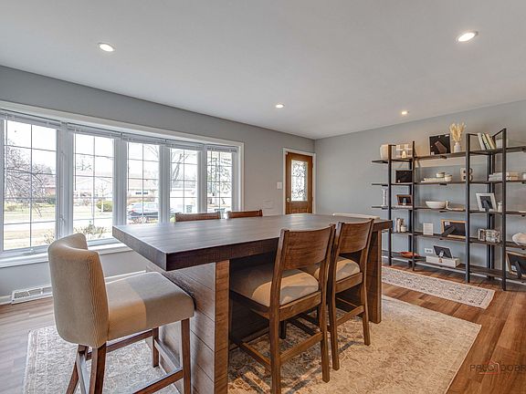 2nd image of 1419 W Miner St