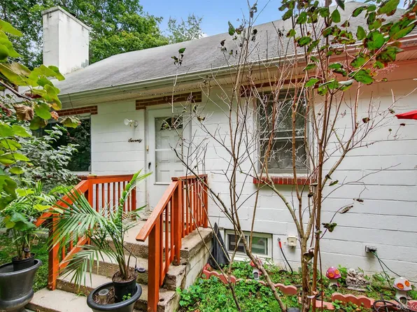 70 Taft Ave, Poughkeepsie, NY 12603