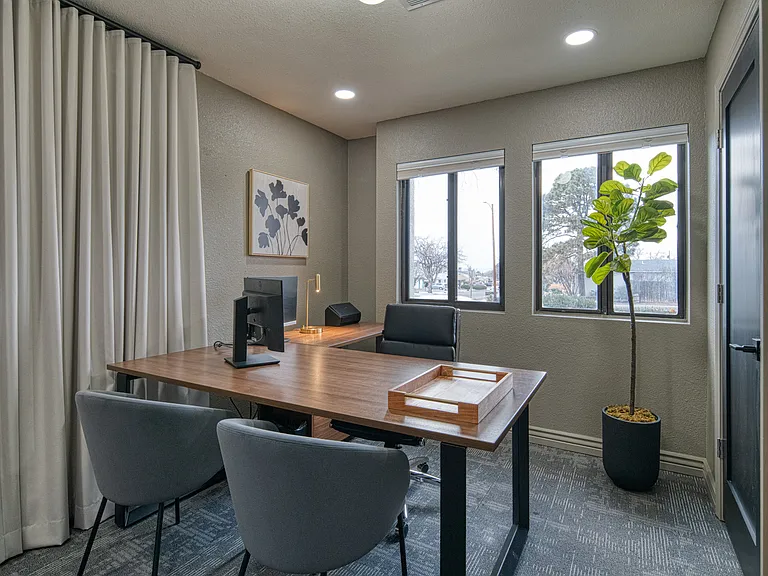 Leasing Office (2)
