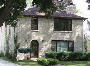 700 W Rock Pl, Glendale, WI 53209