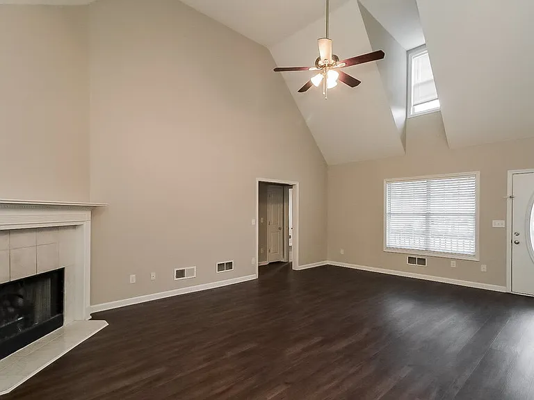 128 Alexander Dr — Photo 7