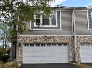 676 Meadowridge Dr, Aurora, IL 60504