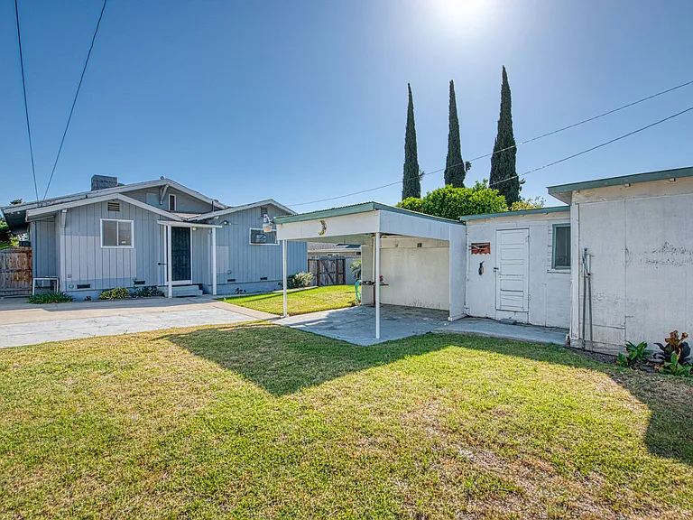 2434 Yerba St — Photo 35