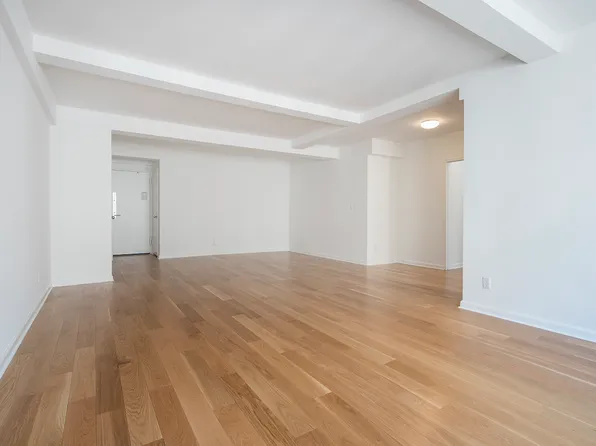 7 Lexington Avenue image 5 of 9