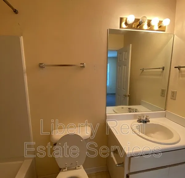 1100 Pineland Ave #8C — Photo 8