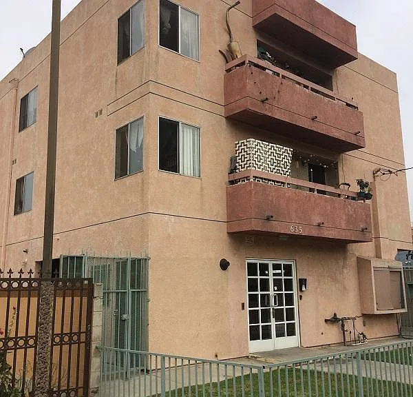 635 N Virgil Ave — Photo 1