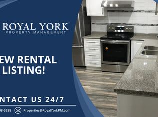 27 Irwin Dr #2, Whitby, ON L1N 9B8