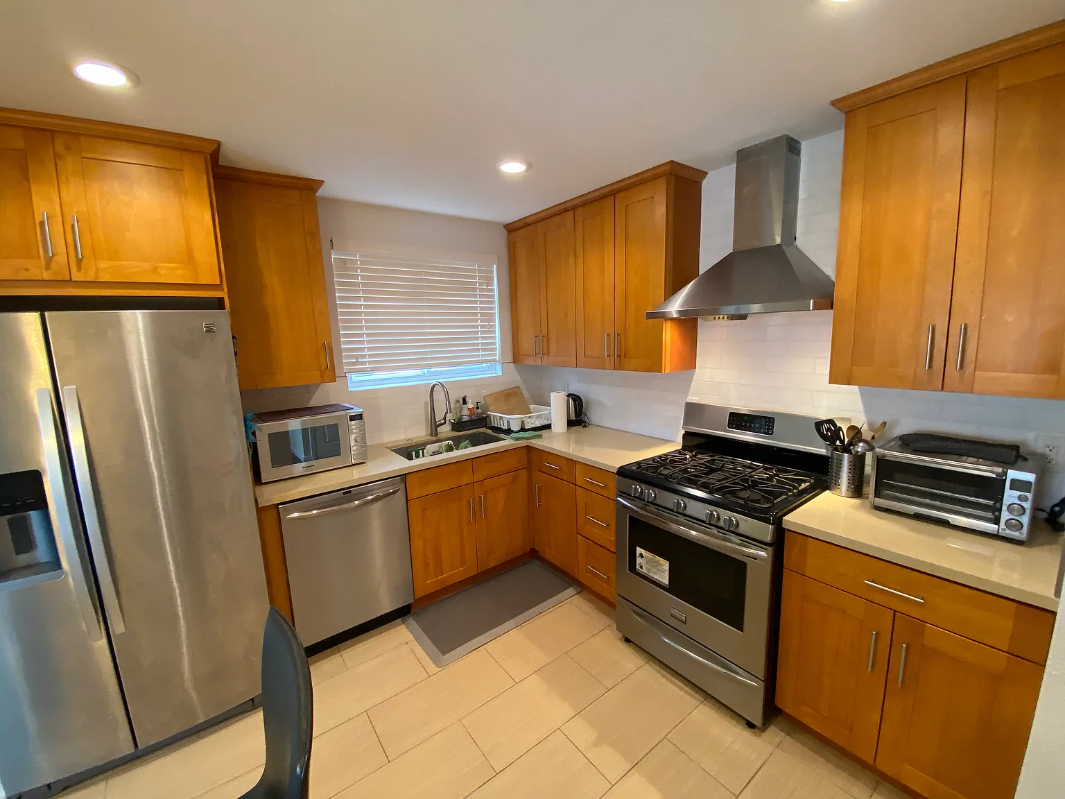 3 bed, 650 sqft, $1,200 — Photo 1