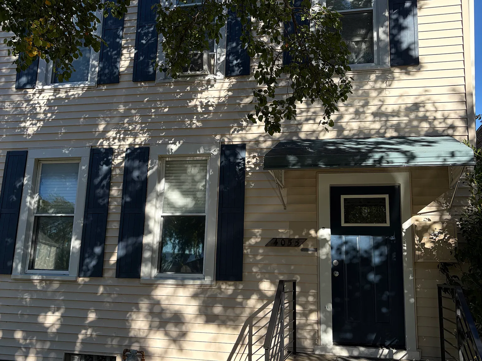 2 bed, 900 sqft, $2,300 — Photo 1