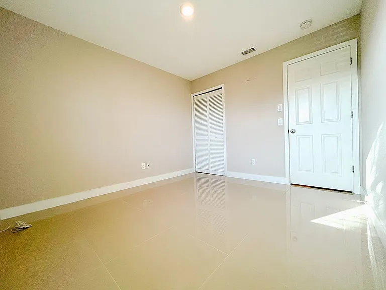 967 SW Aviation Ave — Photo 28