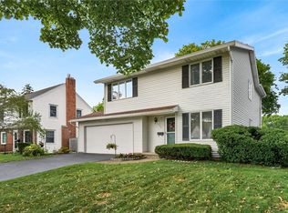 226 Somershire Dr, Rochester, NY 14617