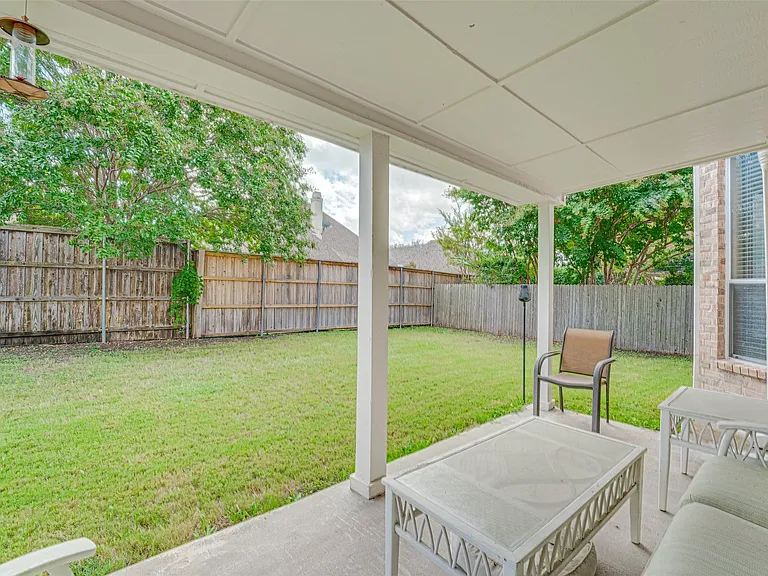 14 Center Ct — Photo 23