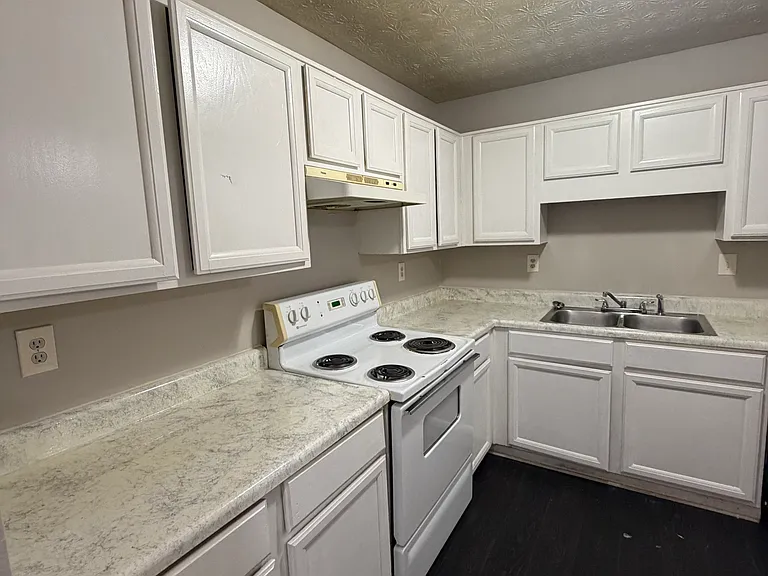 1744 Bob White Ln SE — Photo 2