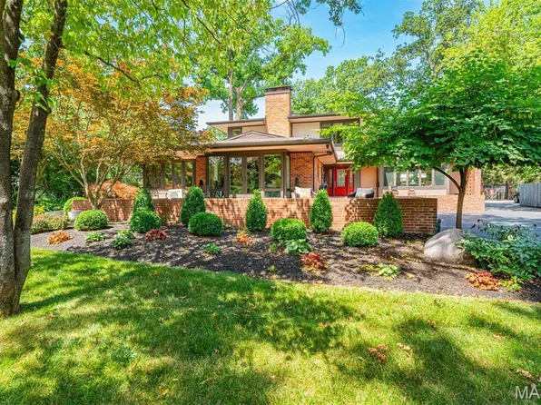 719 Sherwood Dr, Saint Louis, MO 63119