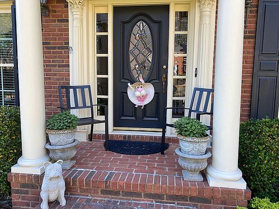 Front stoop sitting area