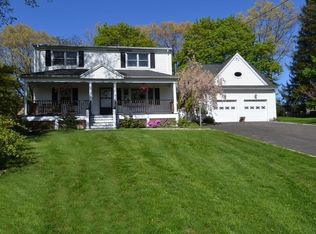 35 Saddleview Ct, Fairfield, CT 06825