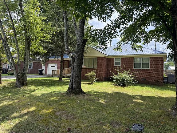 3rd image of 603 Circle Dr
