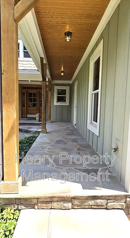 6 bed, 5.5 bath, 4500 sqft, $4,895 — Photo 3