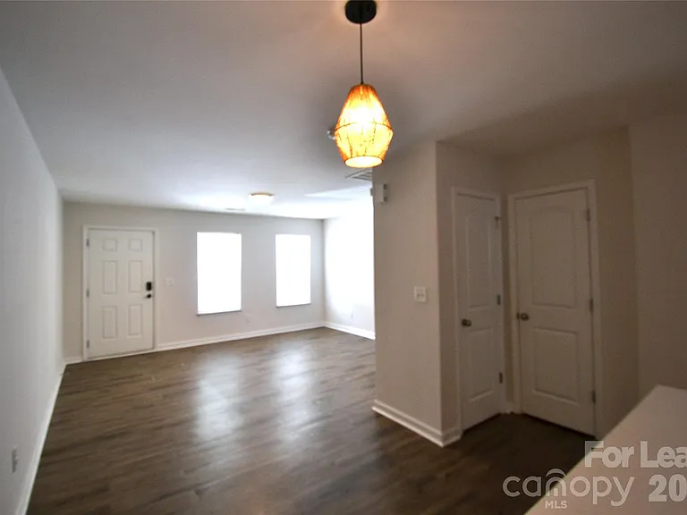 843 Plaza Walk Dr — Photo 4