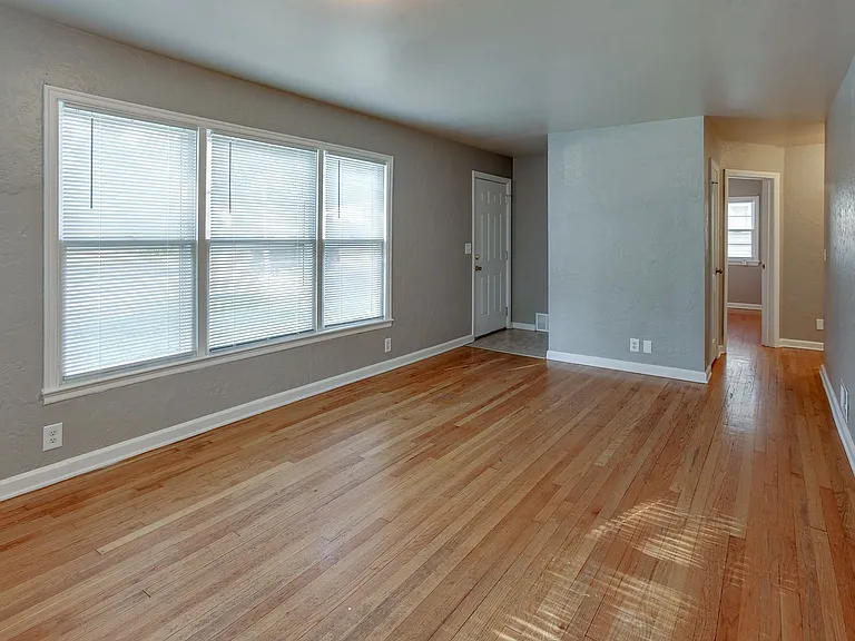 6020 Franklin St — Photo 6