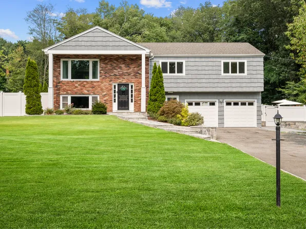 16 Camelot Drive, Trumbull, CT 06611