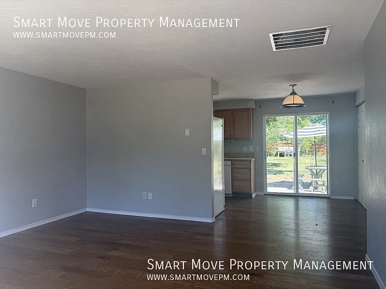5216 W Wylie Ln — Photo 3