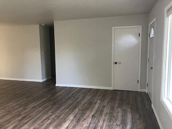 3rd image of 2875 SE 75th Ave