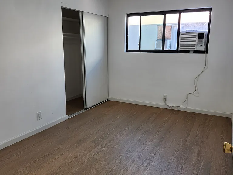 6561 Fulton Ave #14 — Photo 13