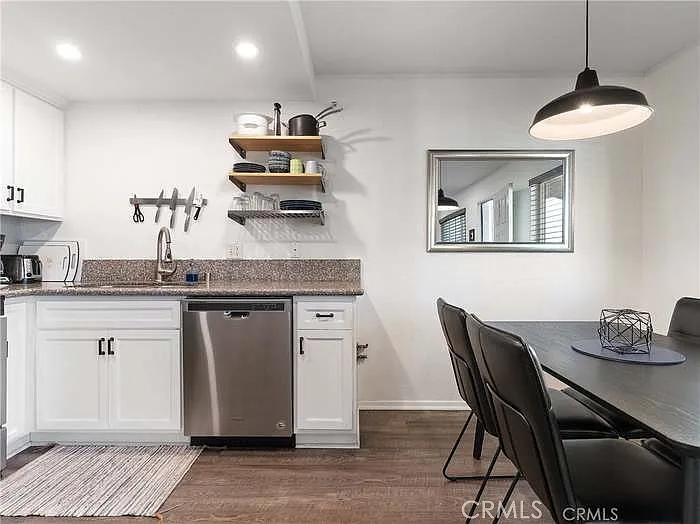 2 bed, 808 sqft, $2,650 — Photo 2