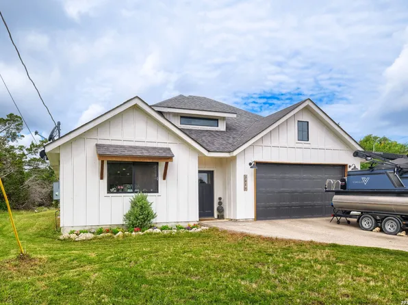 3484 Lakeview Dr, Canyon Lake, TX 78133
