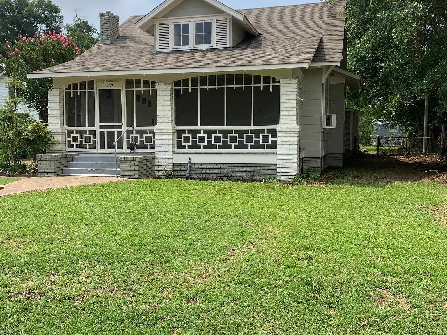 237 Columbia Street — Photo 1
