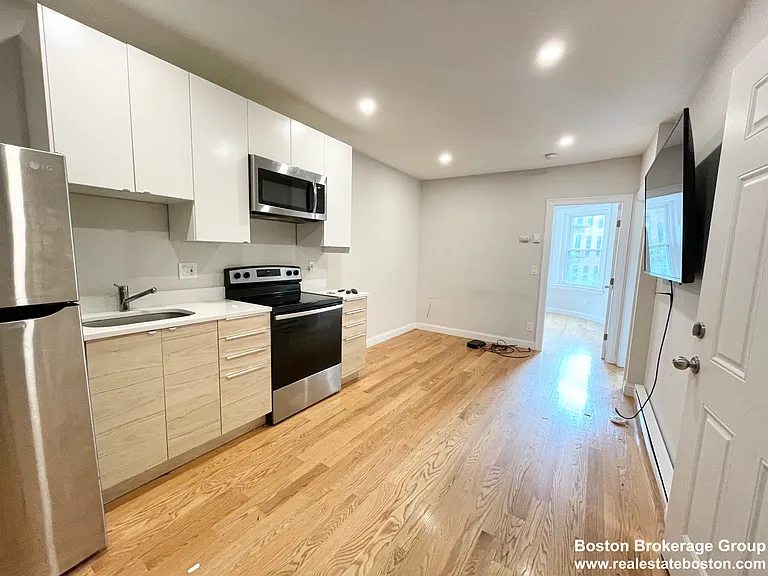 7 Warwick St #2 — Photo 1