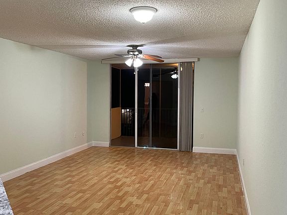 3rd image of 8245 Lake Dr APT 206