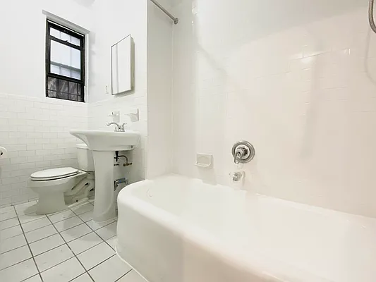 Rented by Bond New York | media 10