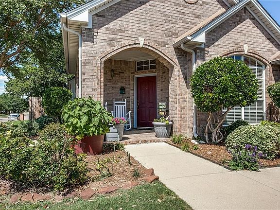 2nd image of 801 Oak Hill Ct