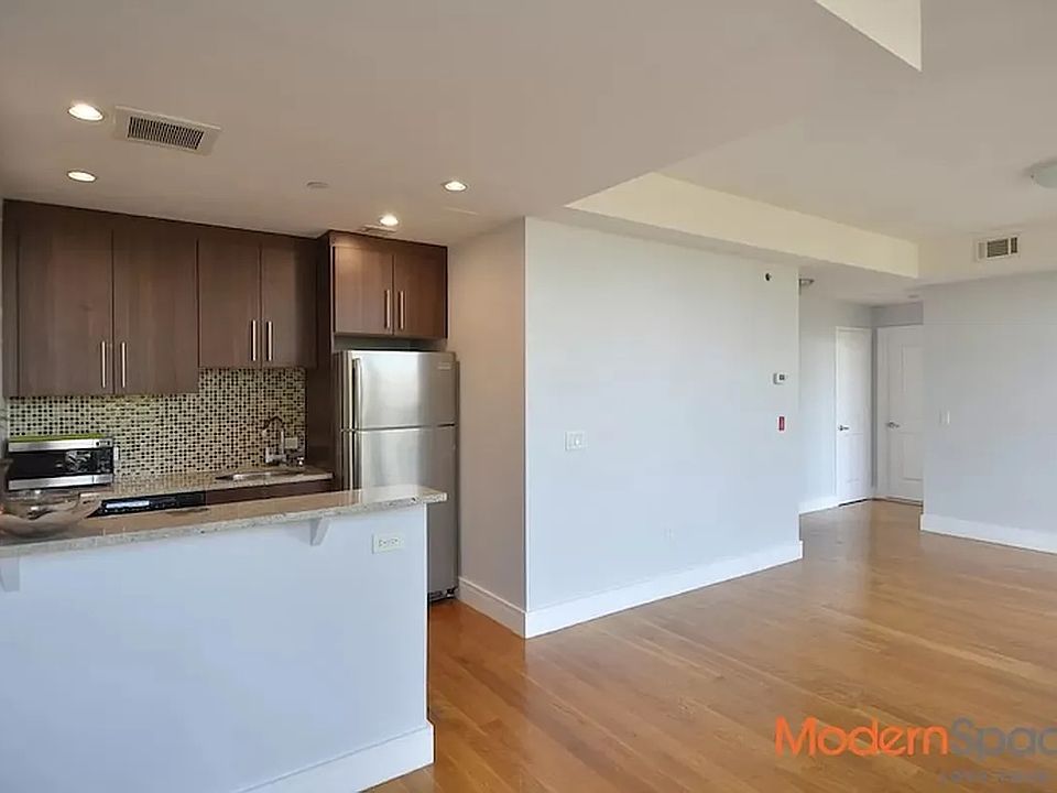 1st image of 412 Kings Hwy #3B