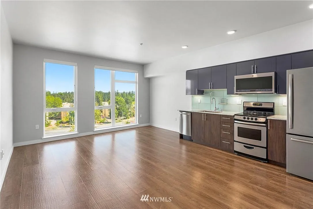 1085 103rd Ave NE — Photo 1
