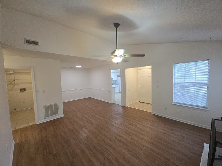 4016 Rainbow Dr — Photo 4