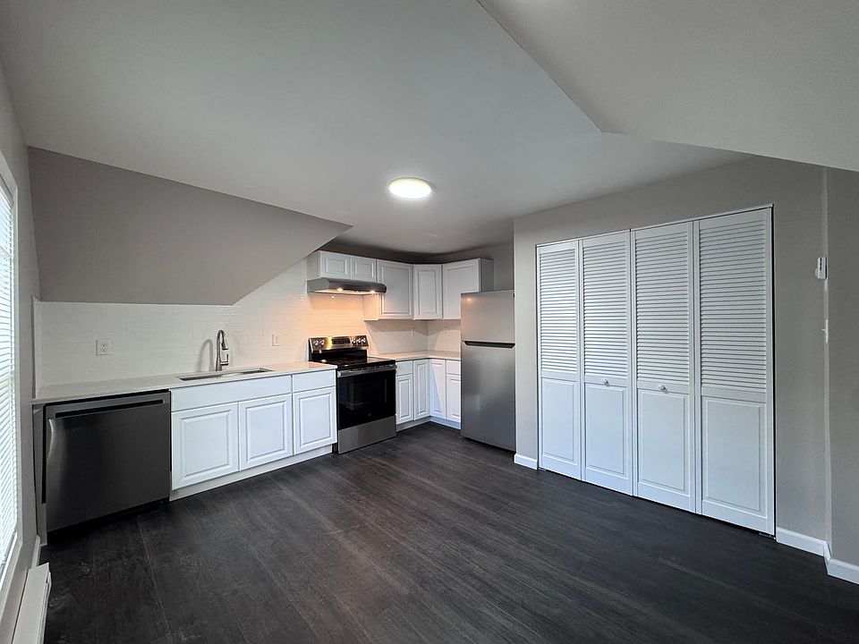Eat-in Kitchen