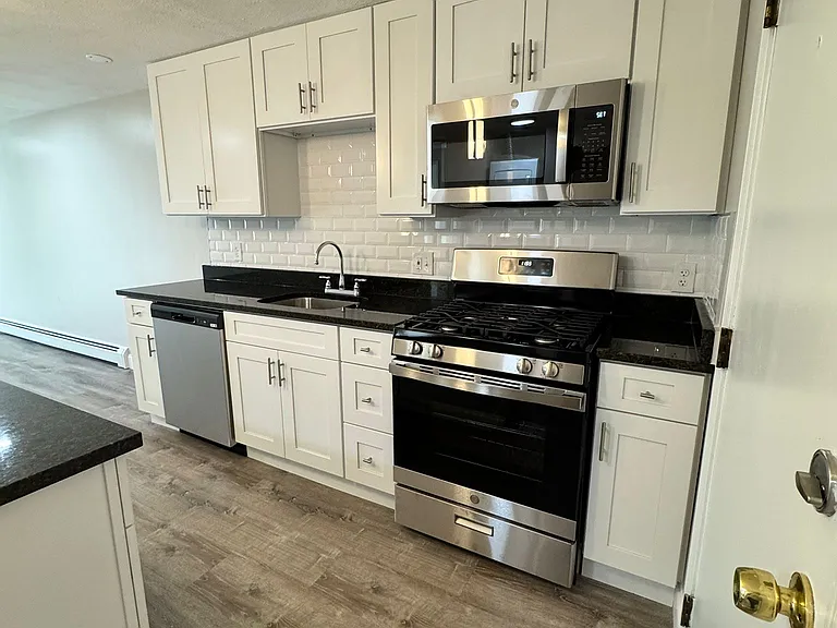 Pondsview Apartments — Photo 113