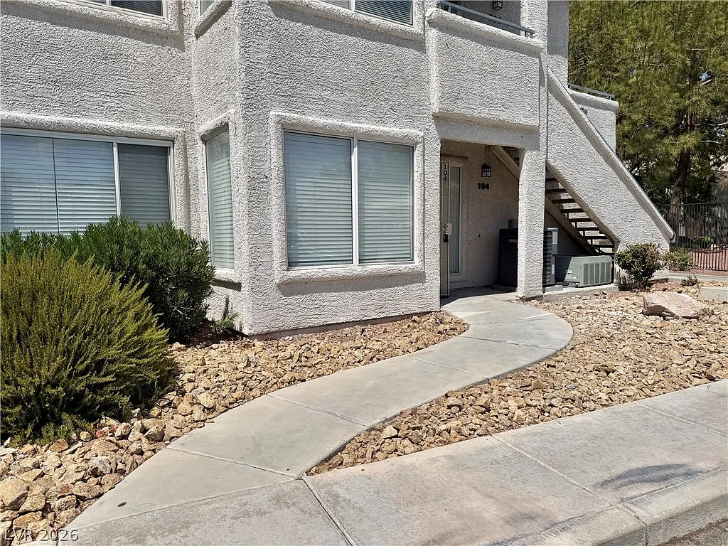 2 bed, 2.0 bath, 987 sqft, $1,300 — Photo 1