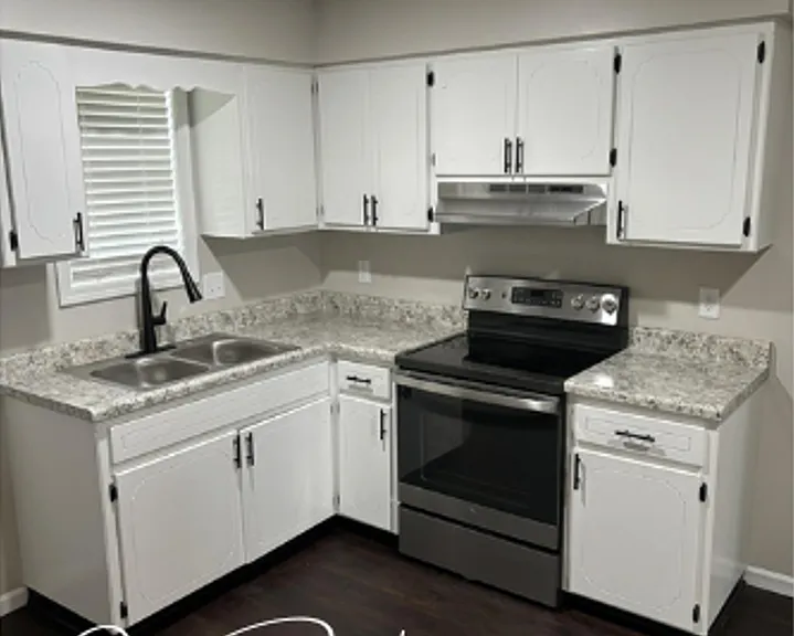 618 E 8th St — Photo 8